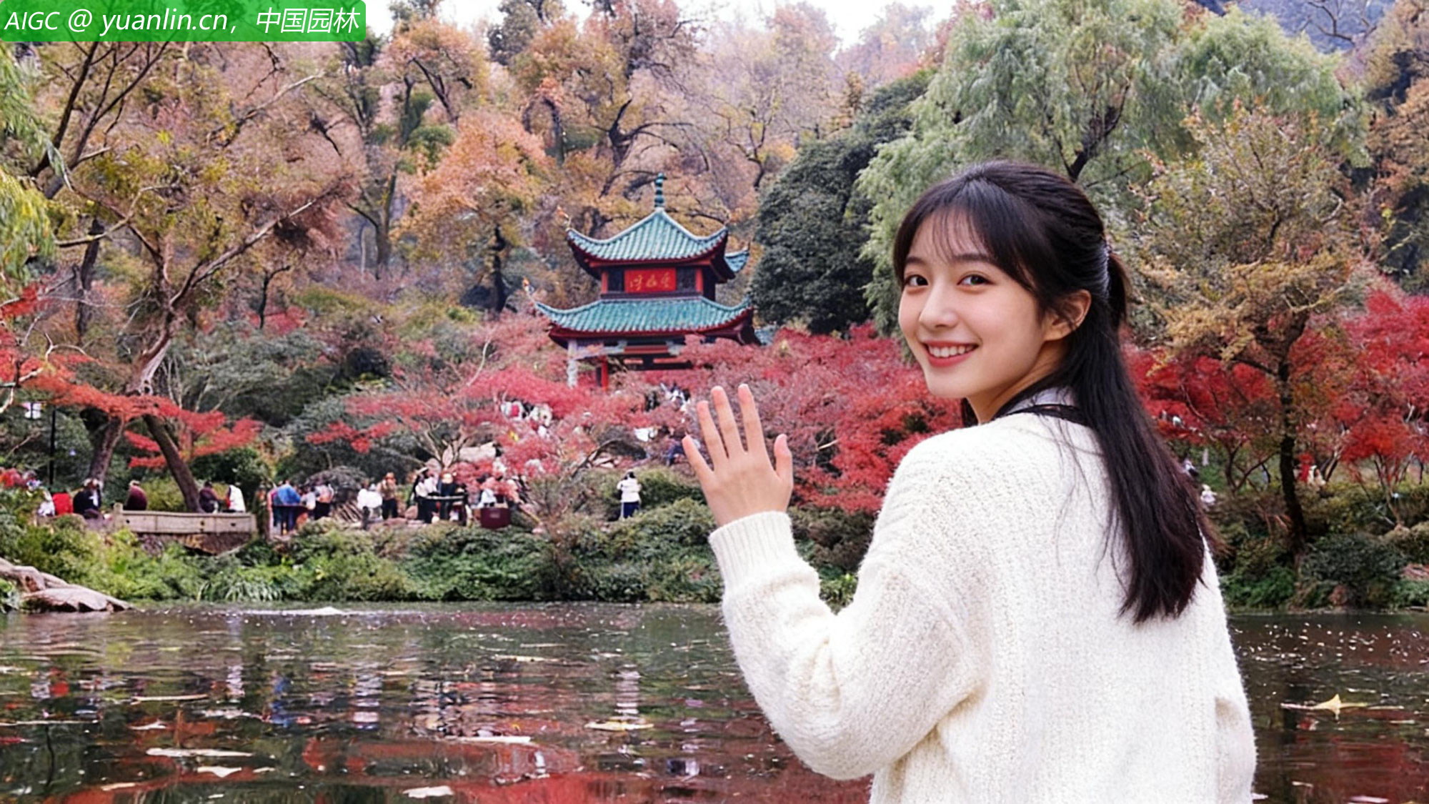 湖南长沙岳麓山景区爱晚亭，游客赏枫游玩